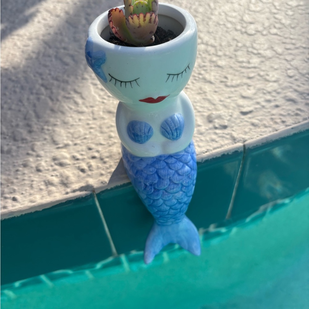 Mermaid Ceramic Planter with Blue Tail! 
🩷🧜‍♀️💕🧜‍♂️🩷